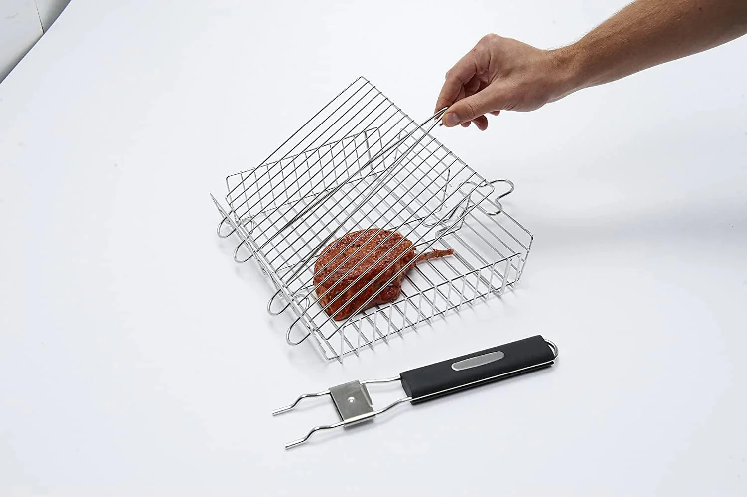 Broil King Detachable Handle Grill Basket - 65070 - Image 2