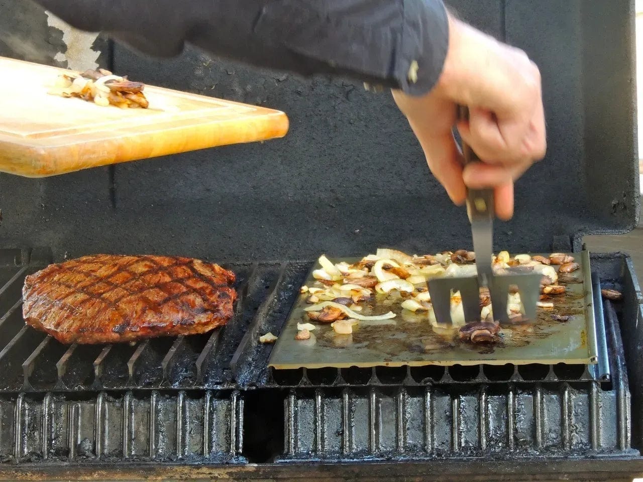 GrillGrate 19.5" Griddle & Defrost Plate - GRIDDLE19.5 - Image 8