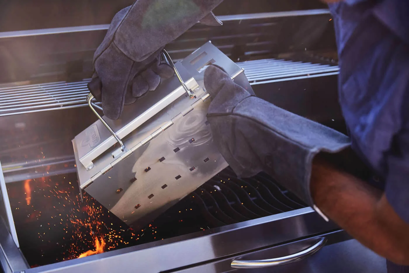 Napoleon Charcoal Professional Grill - PRO605CSS - Image 9
