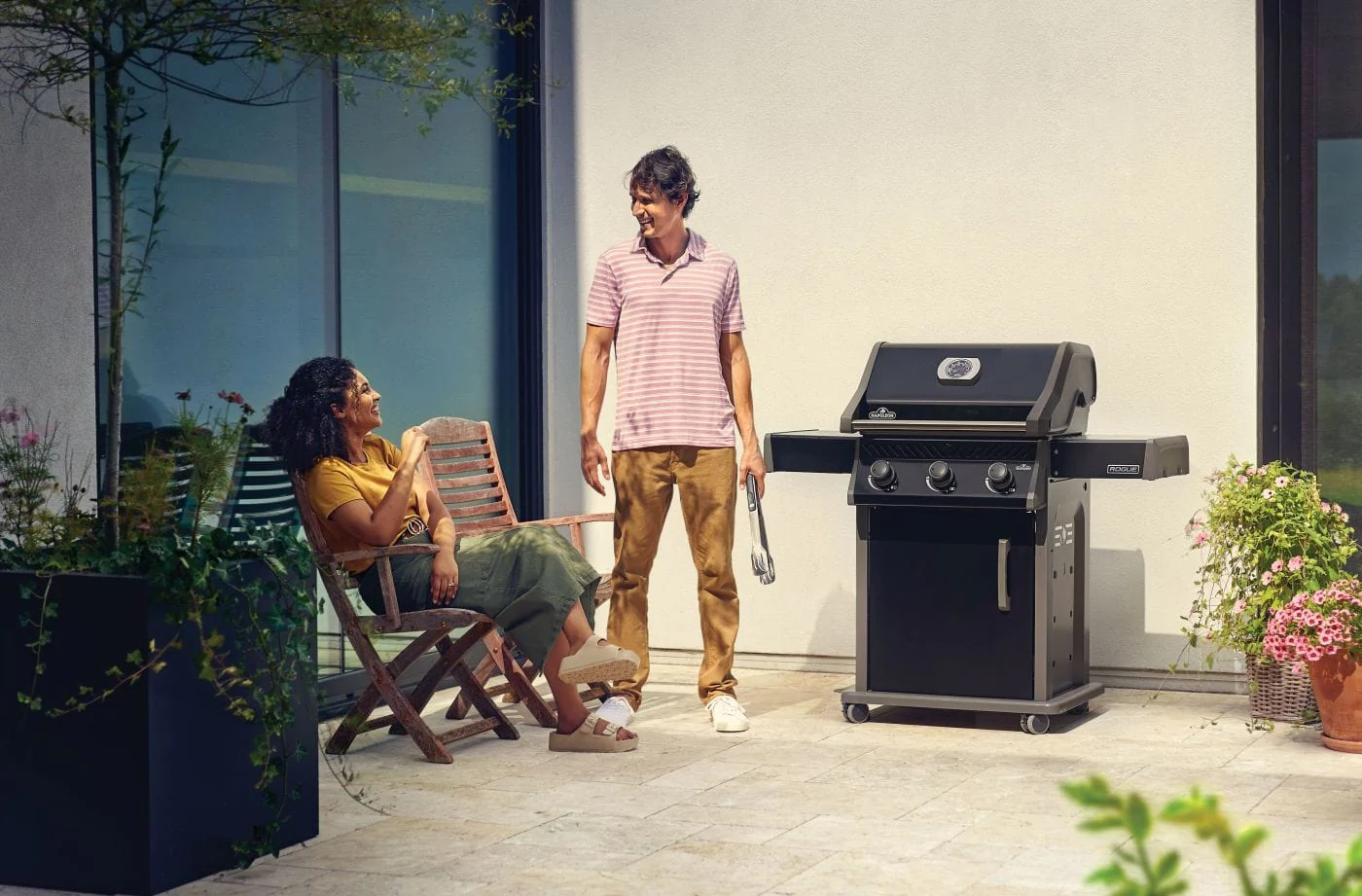 Napoleon NEW Rogue 425 Gas Grill (Black) - R425K-2 - Image 16