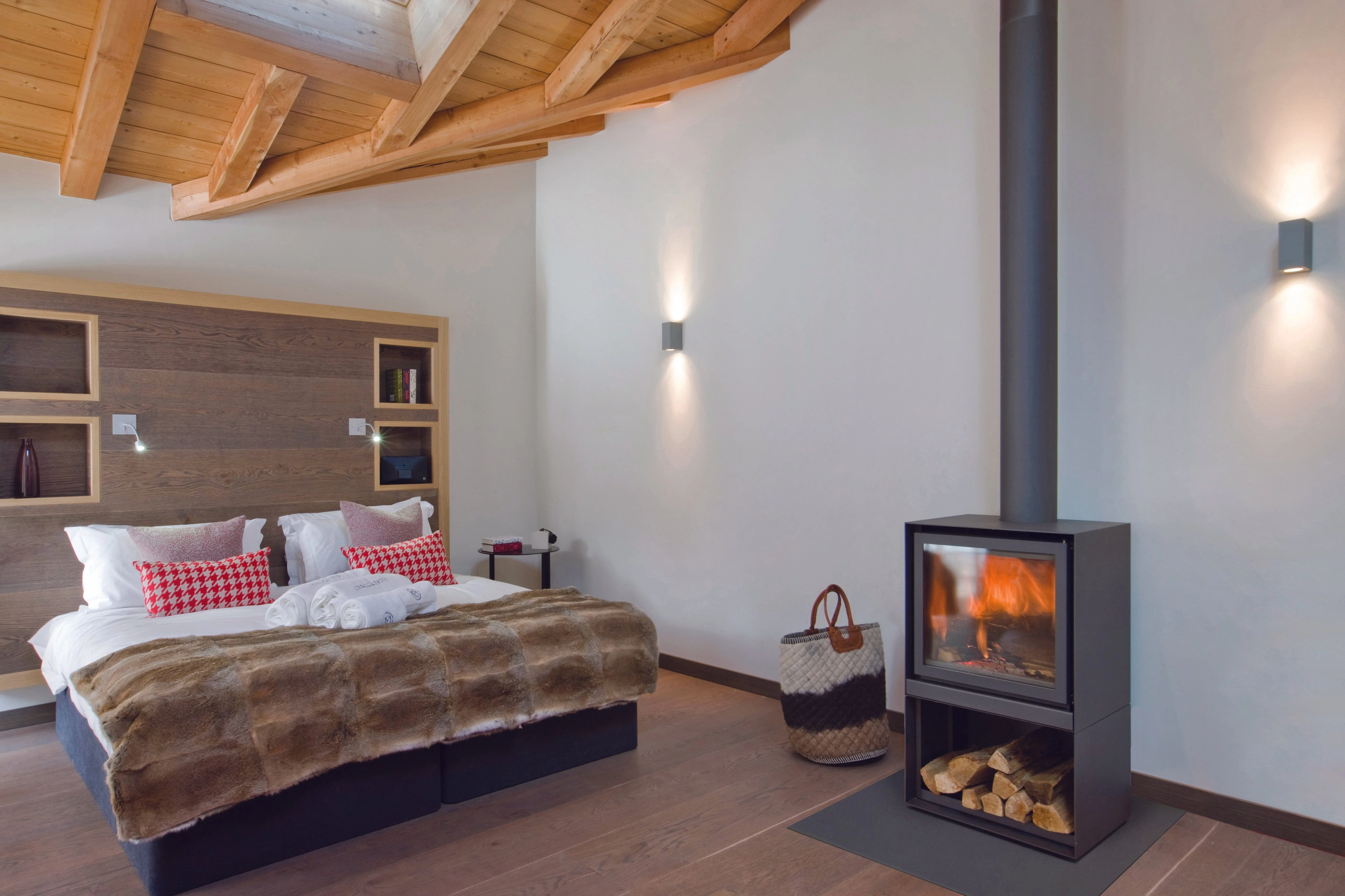 Stûv 16 Wood-Burning Stove (16-78 H Model) - Image 5