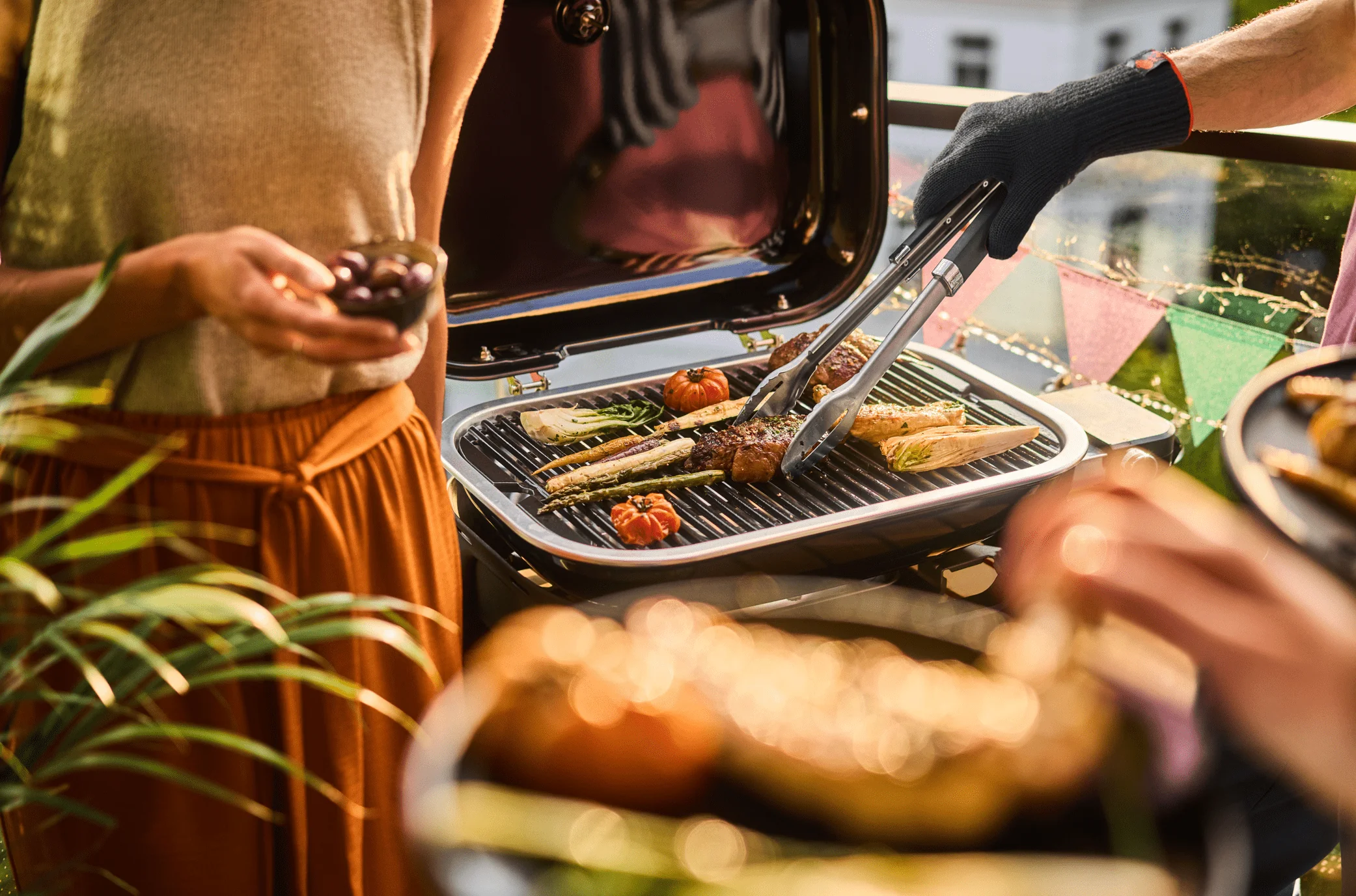 Weber Lumin Electric Grill - Image 17