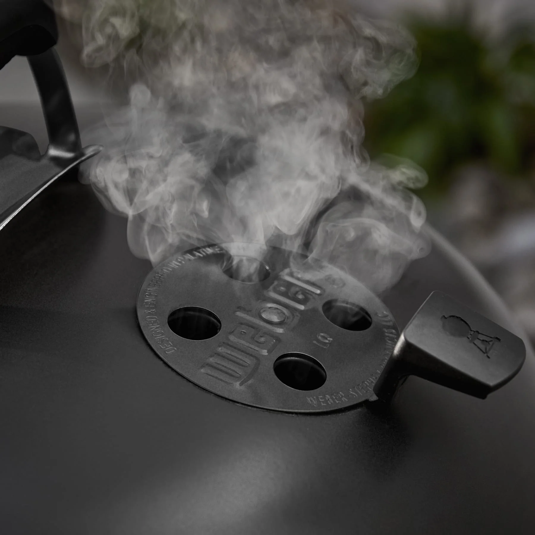 Weber Original 22" Premium Kettle Charcoal Grill (Stealth) - Image 2