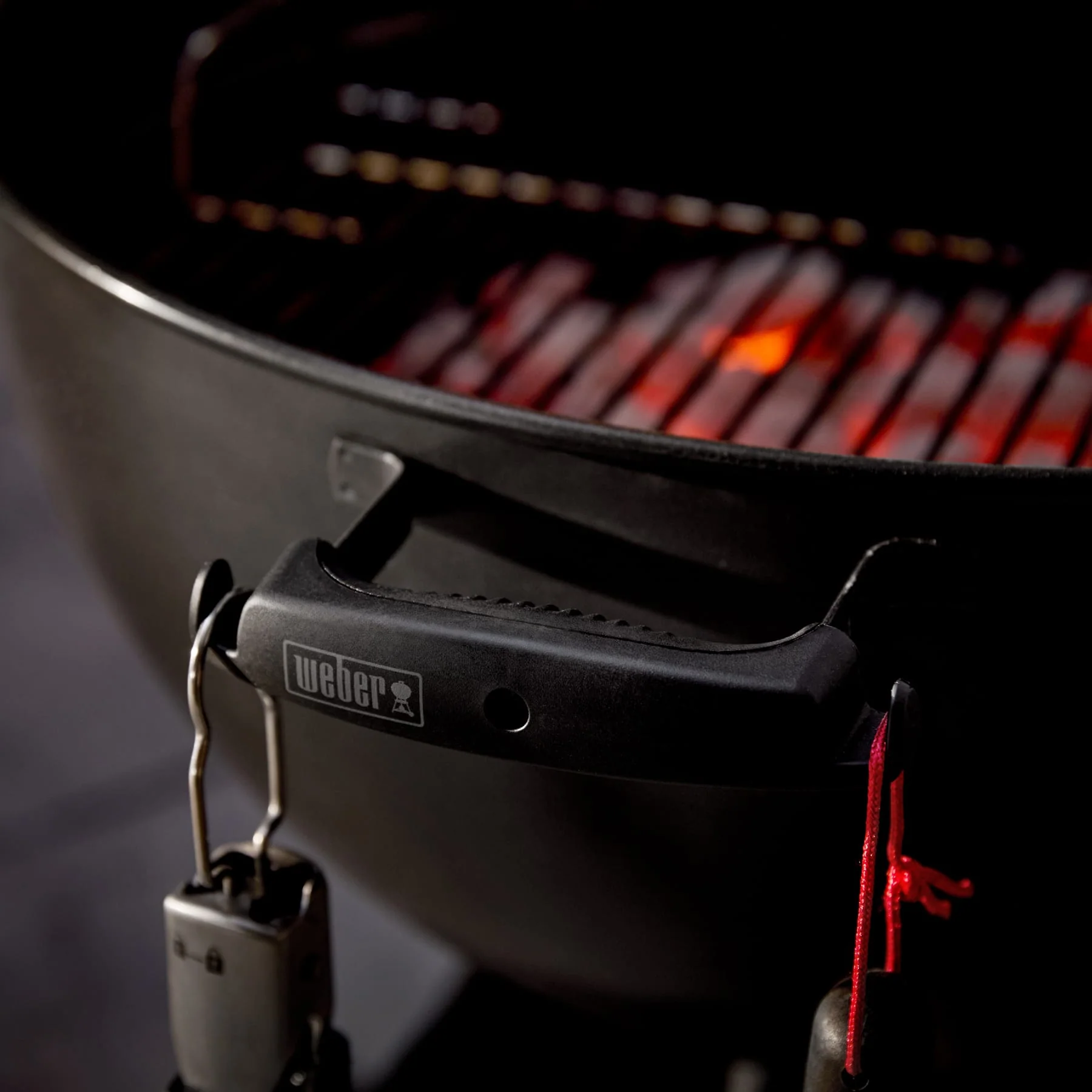 Weber Original 22" Premium Kettle Charcoal Grill (Stealth) - Image 4