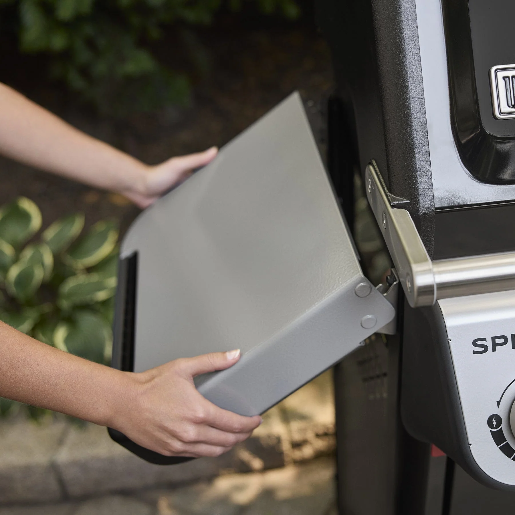 Weber Spirit E-325 Gas Grill - Image 12
