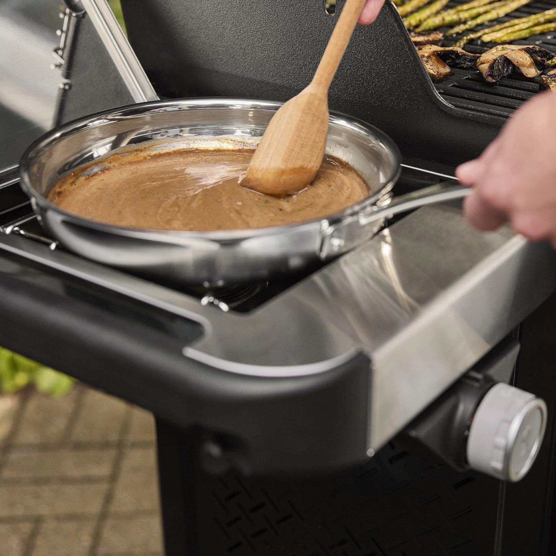 Weber Spirit E-435 Gas Grill - Image 10