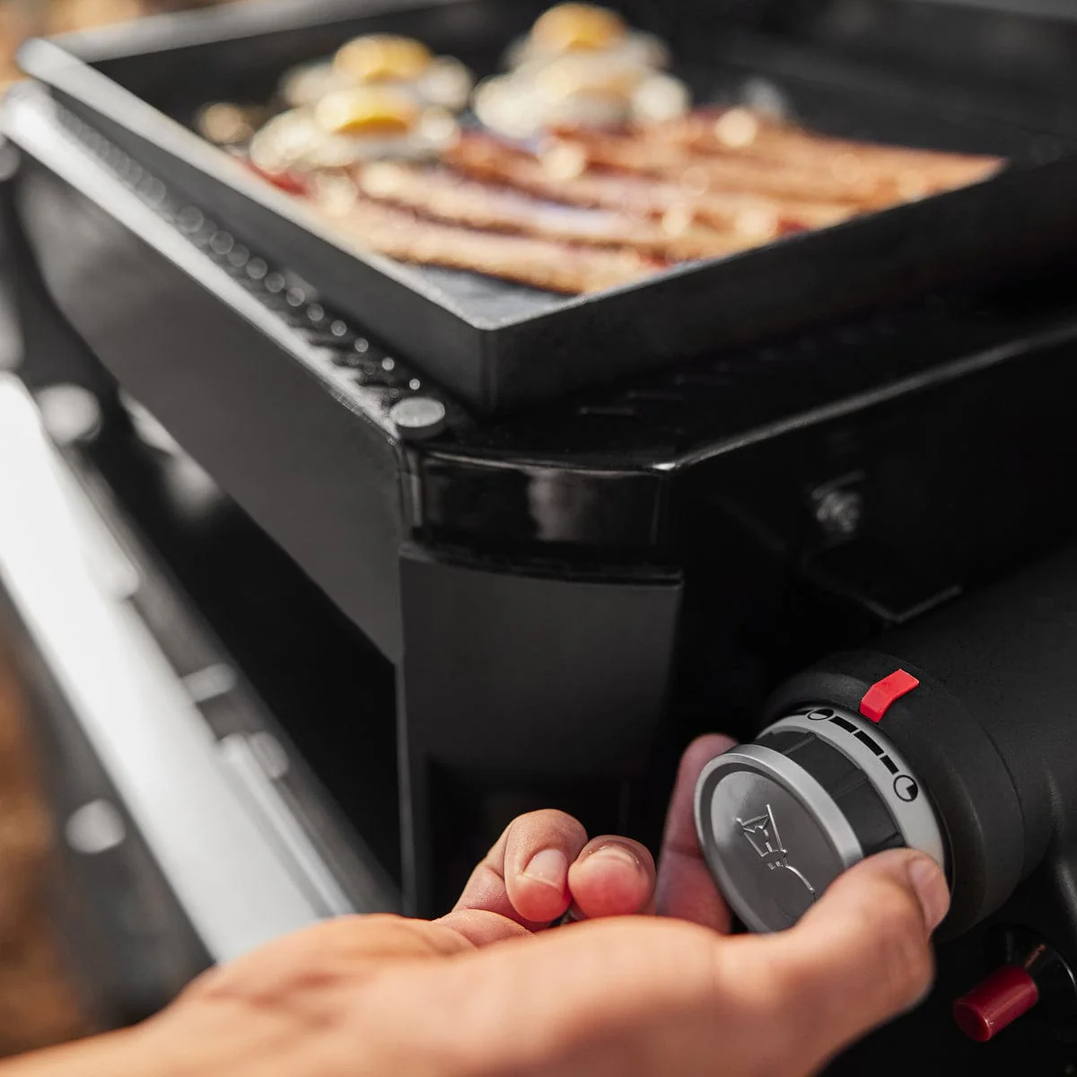 Weber Traveler 17" Portable Griddle - Image 11